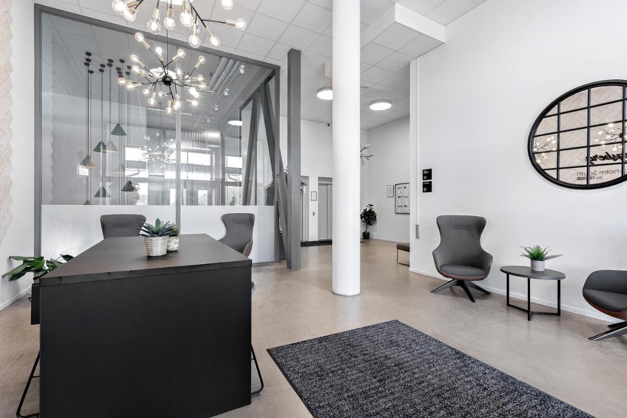Forenom Hotel Flemingsberg - 10Min From Aelvsjoe Huddinge Extérieur photo