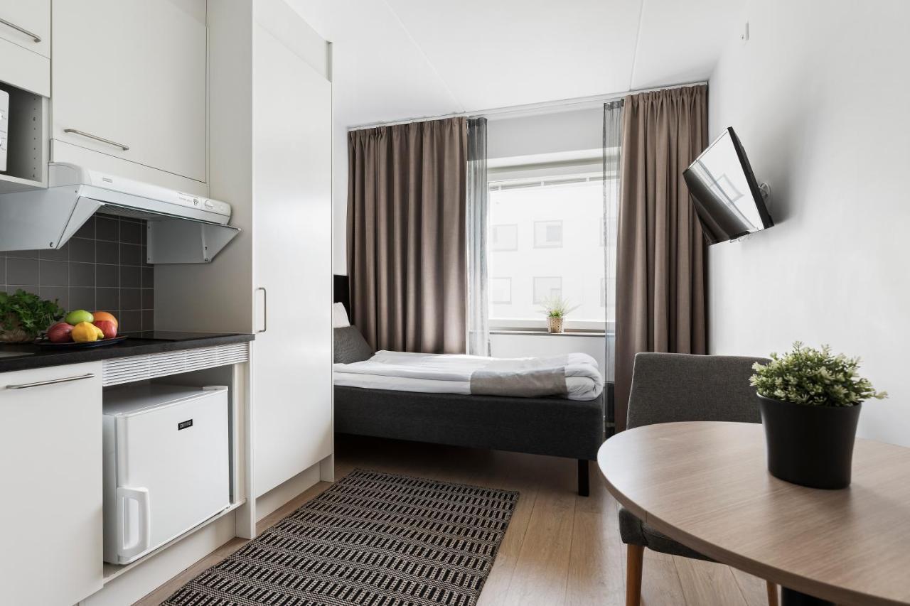 Forenom Hotel Flemingsberg - 10Min From Aelvsjoe Huddinge Extérieur photo