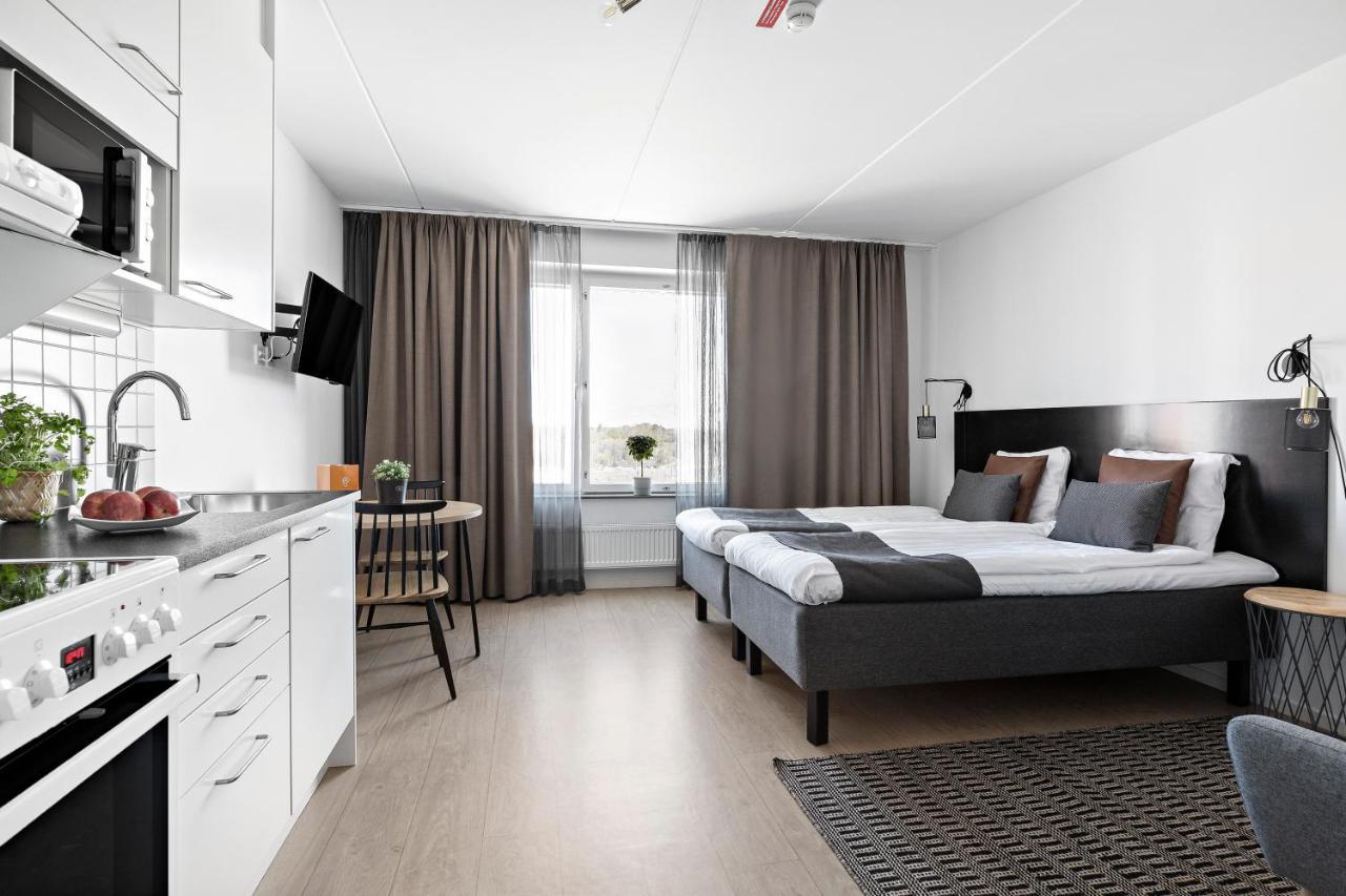 Forenom Hotel Flemingsberg - 10Min From Aelvsjoe Huddinge Extérieur photo
