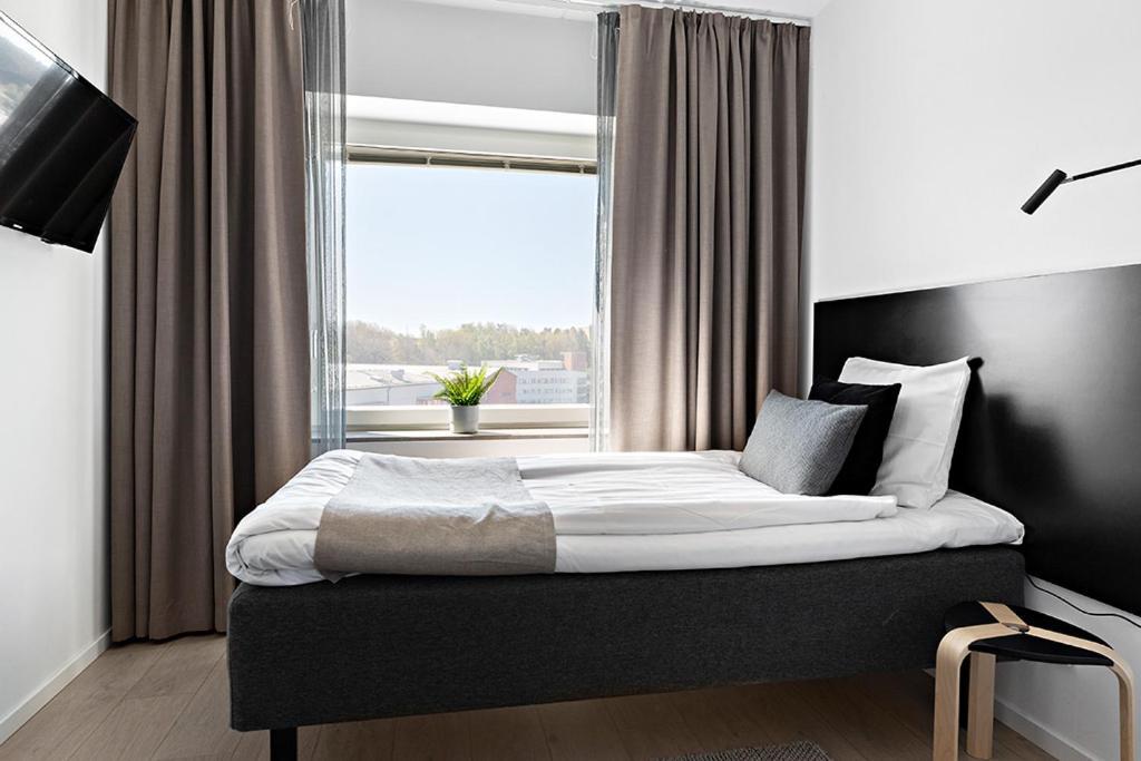 Forenom Hotel Flemingsberg - 10Min From Aelvsjoe Huddinge Extérieur photo