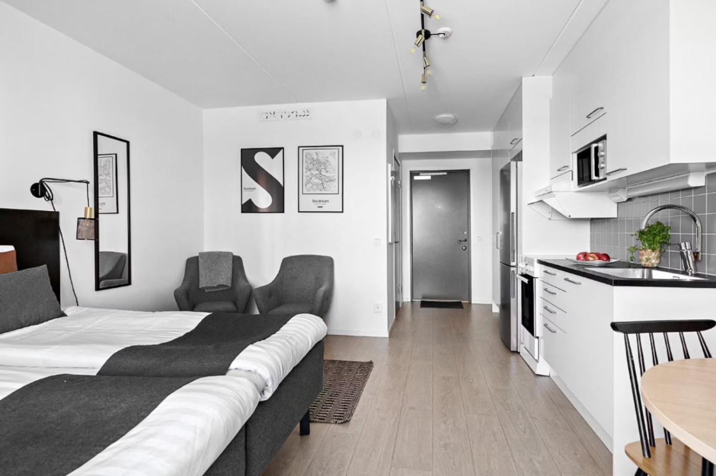 Forenom Hotel Flemingsberg - 10Min From Aelvsjoe Huddinge Extérieur photo