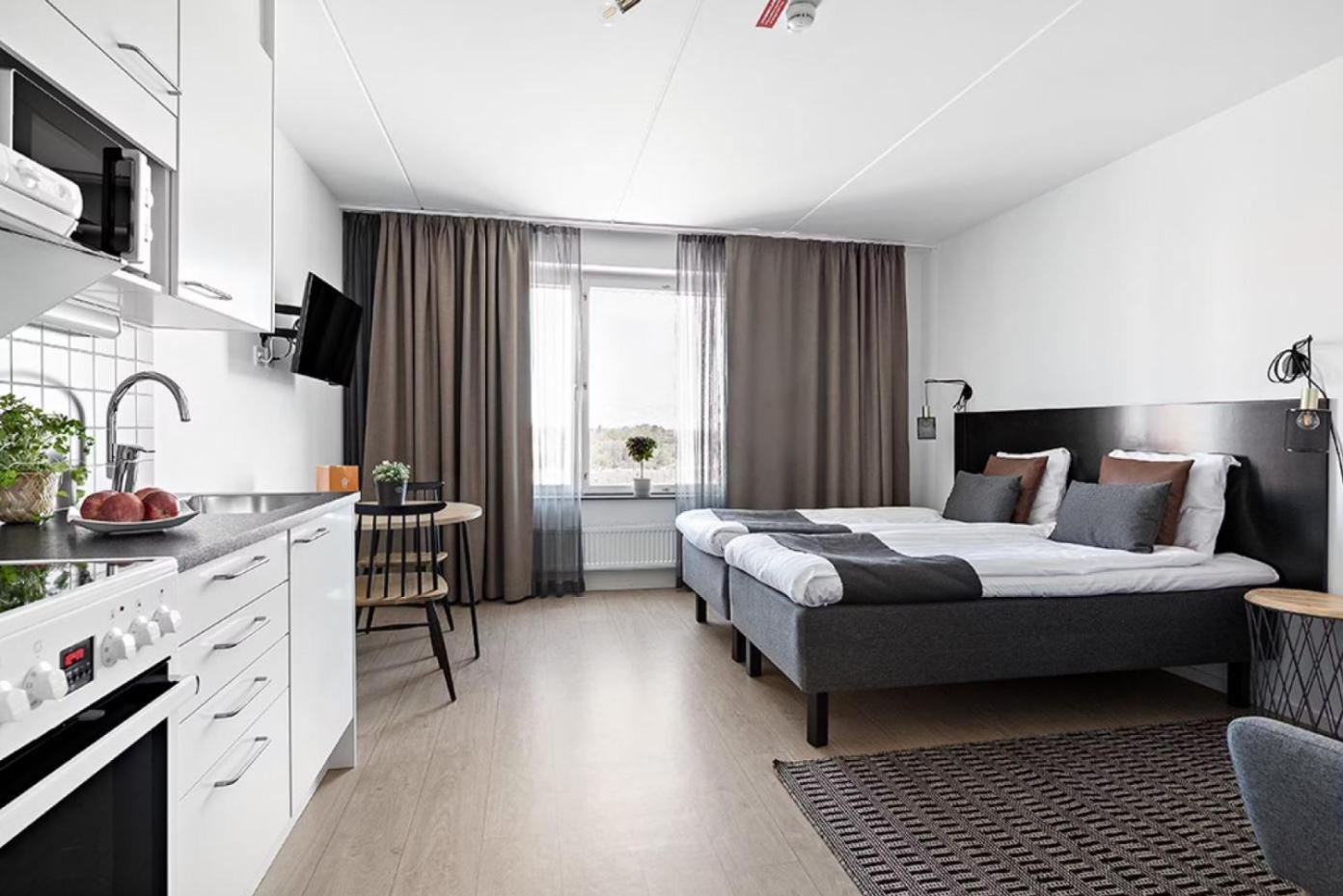 Forenom Hotel Flemingsberg - 10Min From Aelvsjoe Huddinge Extérieur photo