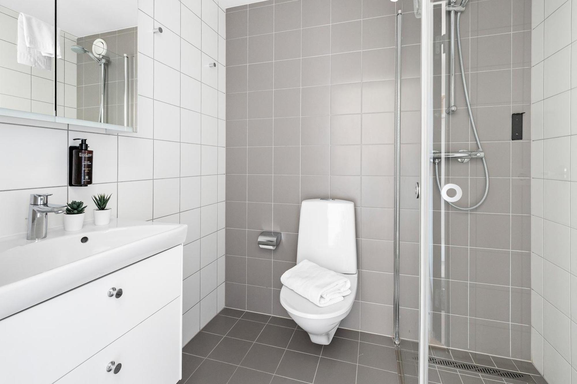 Forenom Hotel Flemingsberg - 10Min From Aelvsjoe Huddinge Extérieur photo