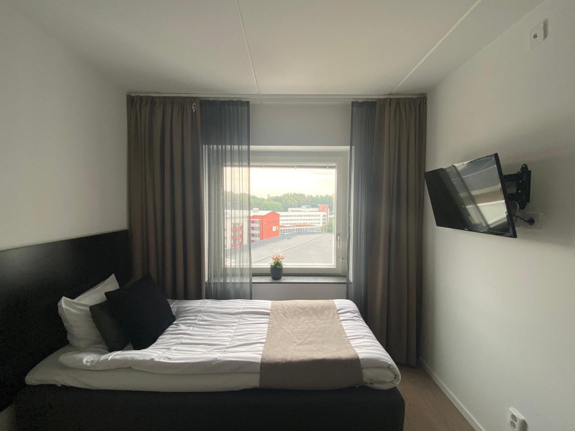 Forenom Hotel Flemingsberg - 10Min From Aelvsjoe Huddinge Extérieur photo