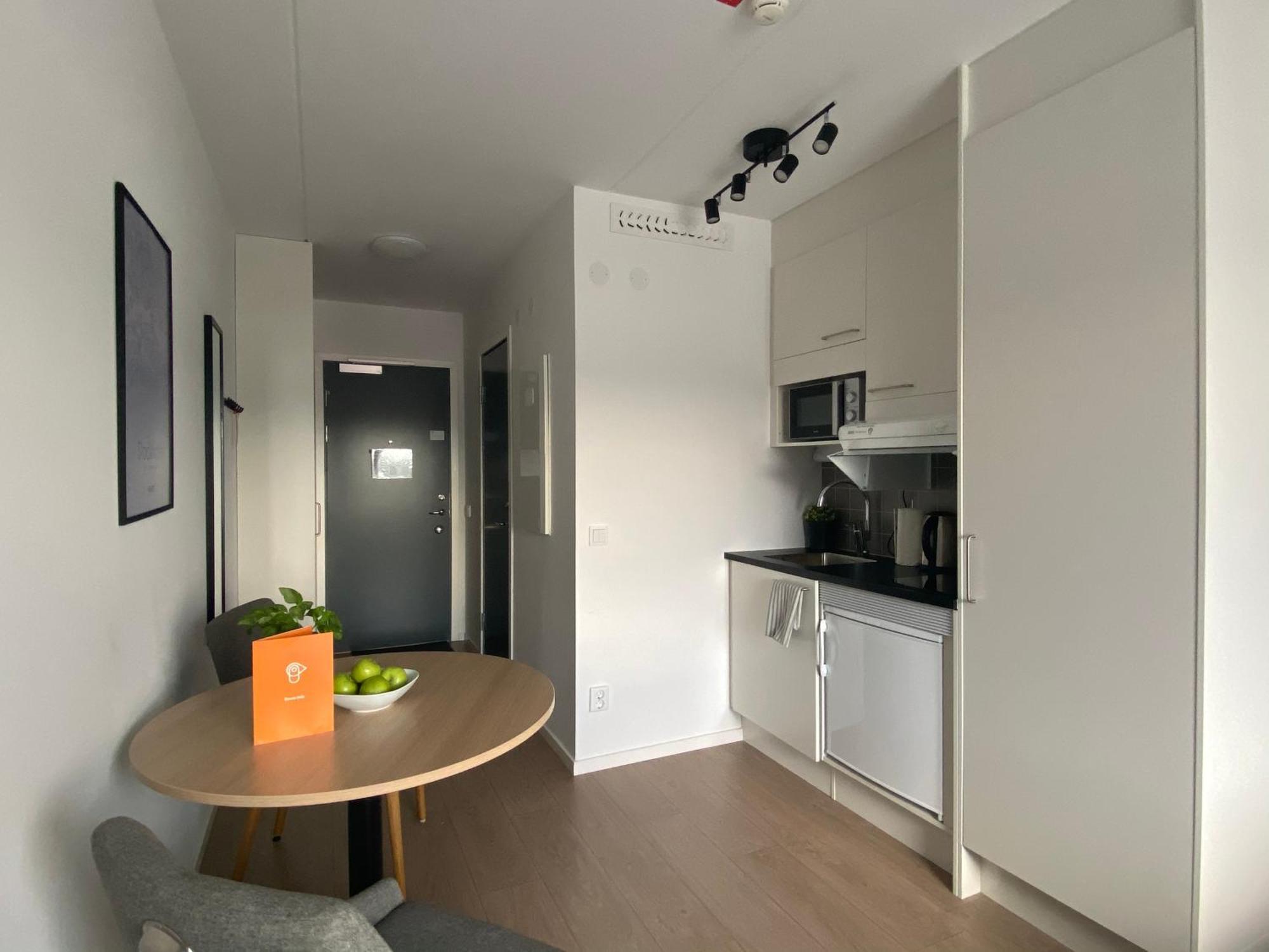 Forenom Hotel Flemingsberg - 10Min From Aelvsjoe Huddinge Extérieur photo